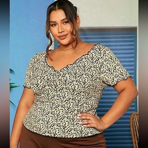 3/$20 Plus Size SHEIN FIT+ Plus Ditsy Floral Lettuce Trim Tee